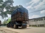 Truk Sampah Overload Dilarang Melintas ke TPA Sarimukti