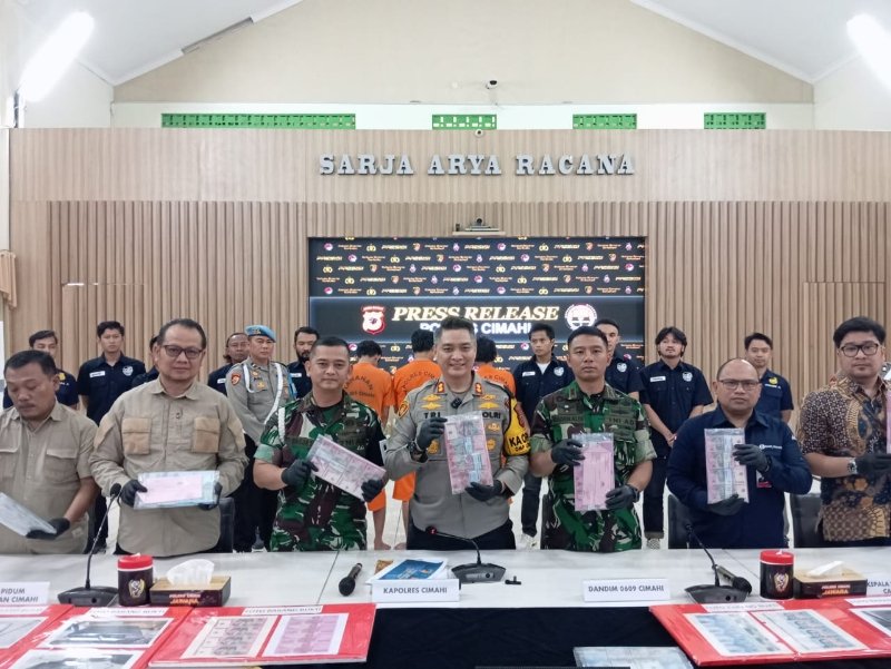 Polres Cimahi Bekuk Tiga Pelaku Pembuat dan Pengedar Uang Palsu