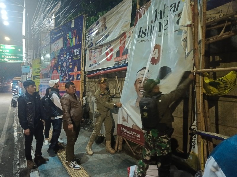 Masuki Masa Tenang, APK dan Bahan Kampanye di Bandung Barat Dibersihkan