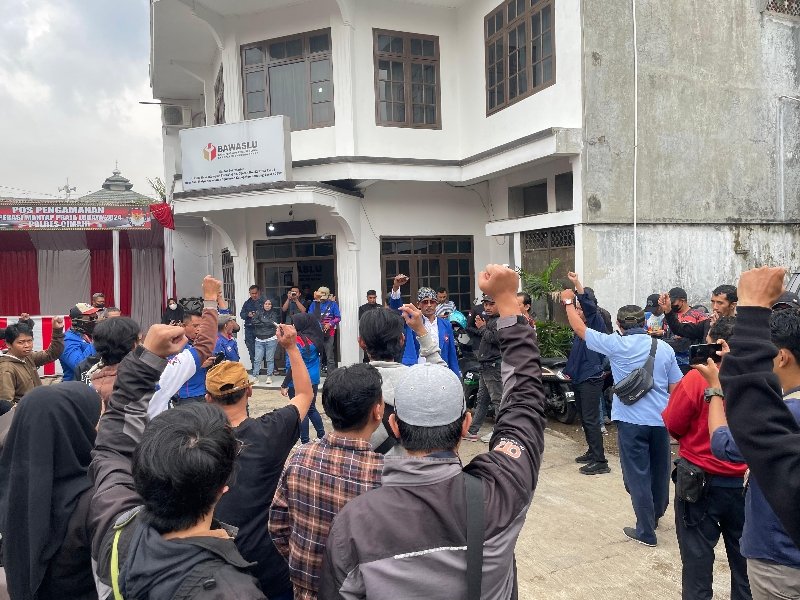 Tiga Tim Kuasa Hukum Dorong Bawaslu KBB Usut Dugaan Money Politic di Pilkada Bandung Barat