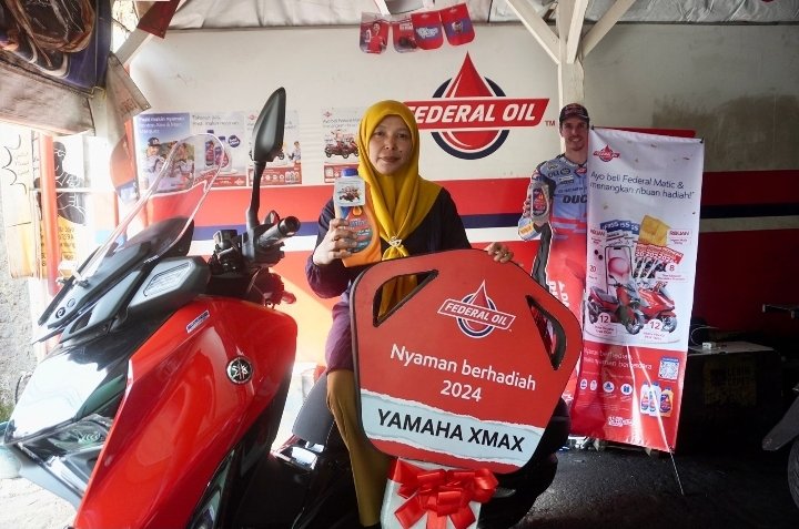 Federal Oil Serahkan Motor dan Ribuan Hadiah Lainnya Untuk Konsumen Beruntung Program Nyaman Berhadiah 2024