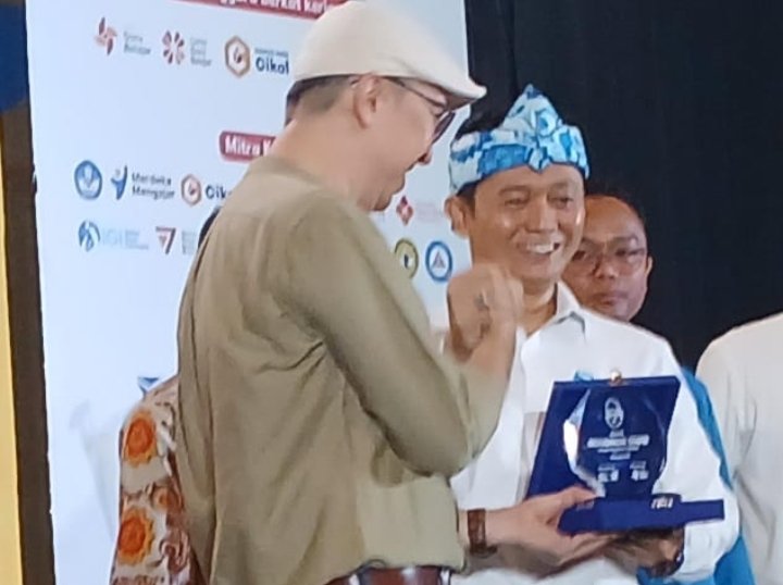 Ketum IGI Terima Penghargaan Mohamad Syafei Award pada Puncak Temu Pendidik Nusantara (TPN) XI di Jakarta