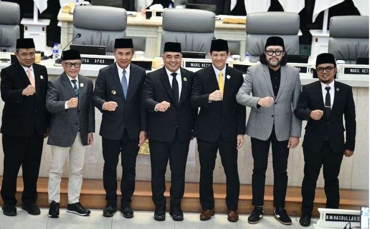 Penjabat Gubernur Jawa Barat Bey Machmudin Apresiasi DPRD Jabar Setujui Sembilan Ranperda dalam Propemperda Tahun 2025