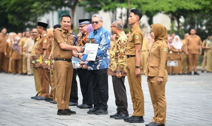 Jadi Pembina Apel Pagi, Penjabat Gubernur Jawa Barat Bey Machmudin Deklarasikan Netralitas ASN di Pilkada Serentak 2024