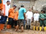 Penjabat Gubernur Jawa Barat Bey Machmudin Turun ke Lokasi Banjir di Banjaran Wetan Kabupaten Bandung