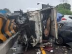 Diduga Karena Rem Blong, Truk Seruduk Belasan Kendaraan di Tol Cipularang, Satu Meninggal 22 Terluka