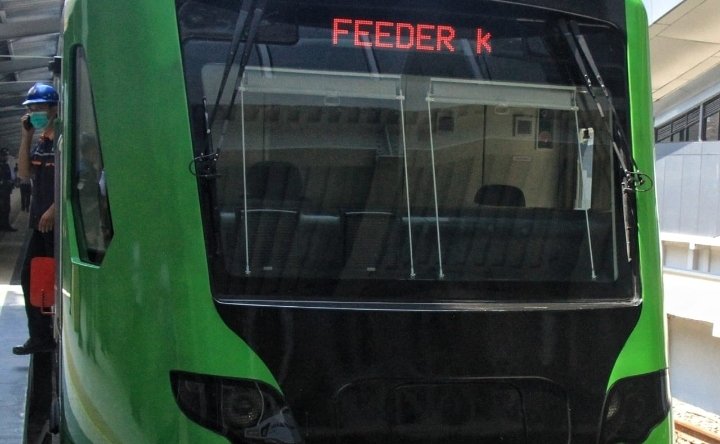 Jumlah Penumpang Fedder Kereta Cepat Jakarta Bandung