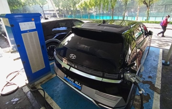 Ini Jumlah SPKLU Jika Target Satu Juta Kendaraan Listrik Roda Empat pada 2030 Tercapai