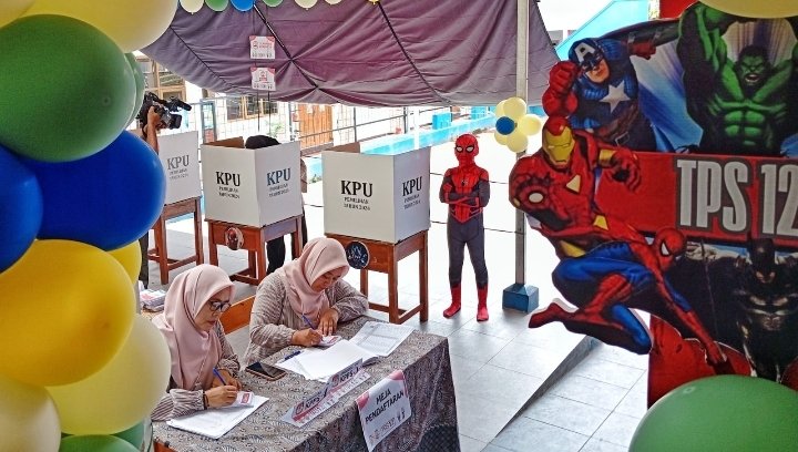 TPS Unik dengan Tema Superhero di Kota Cimahi