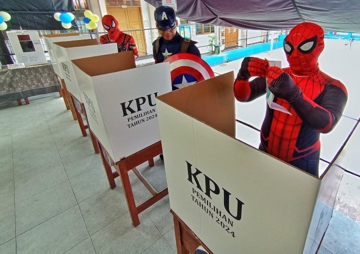TPS Unik dengan Tema Superhero di Kota Cimahi