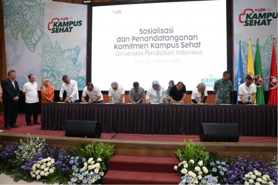 Peringati Sumpah Pemuda, Komisaris Independen PLN Resmikan Lapangan Tenis Bekas Gudang di Bandung