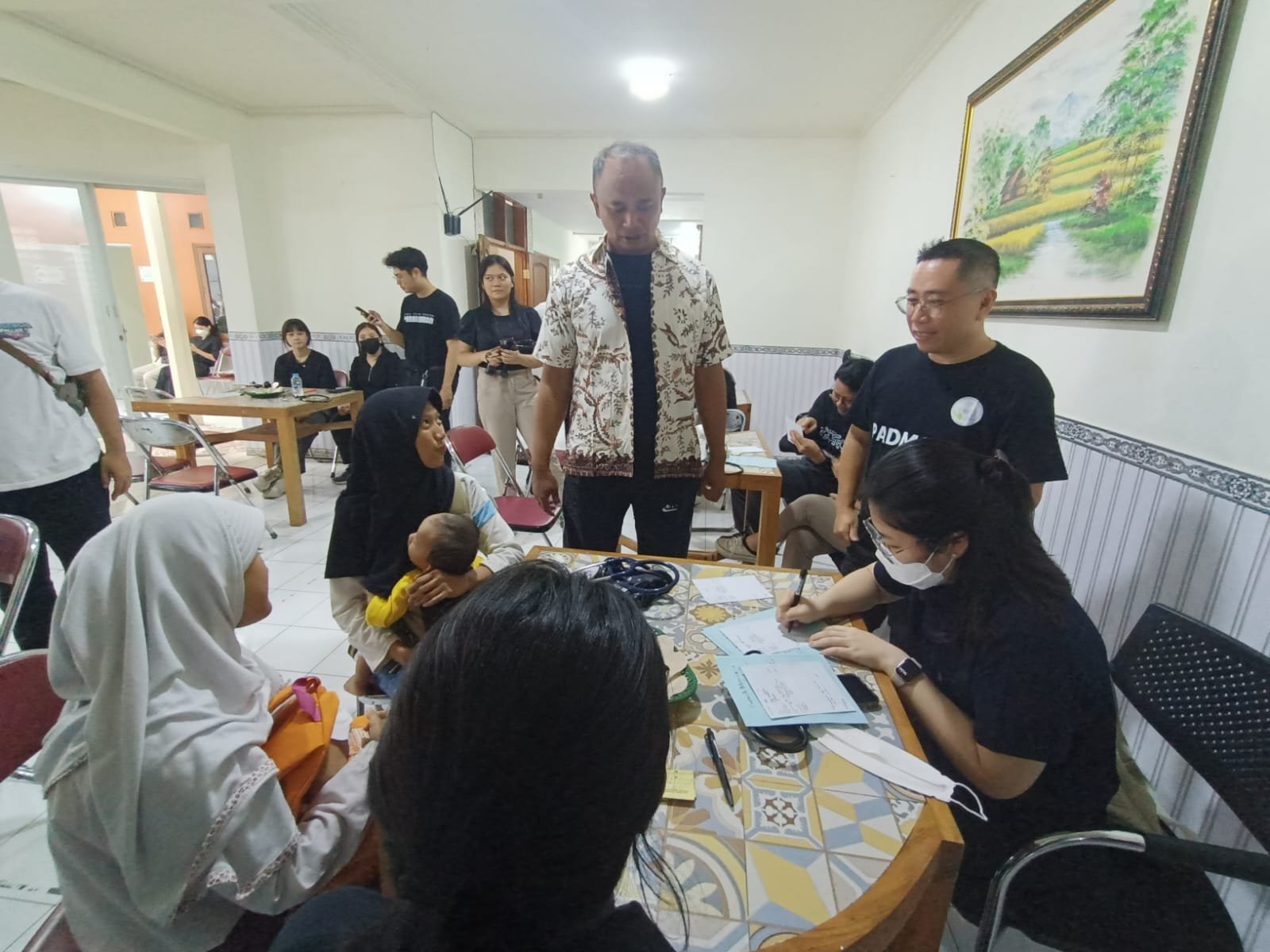 Dua Sahabat Adam – Adrian, Berbagi Kebahagiaan Bersama Penyandang Difabel