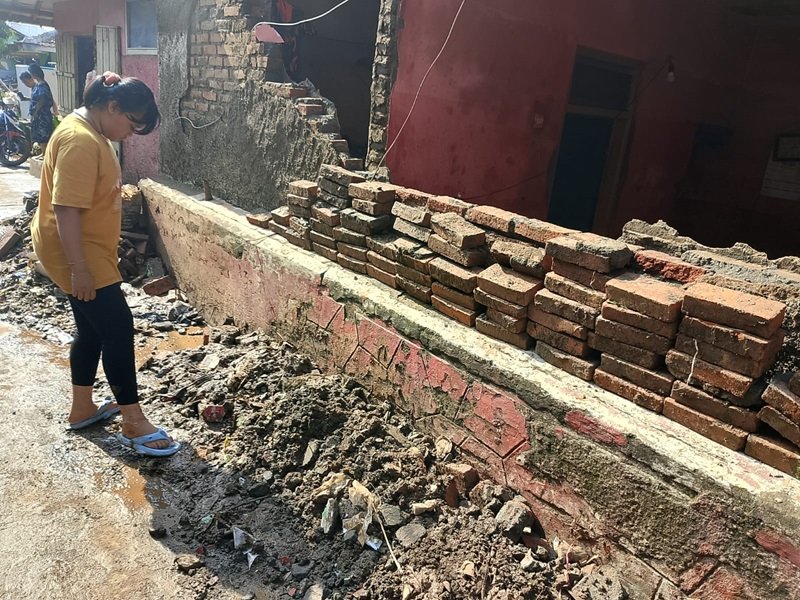 Tanggul Sungai Cisunggalah Jebol, 3 Rumah Rusak dan 4 Luka
