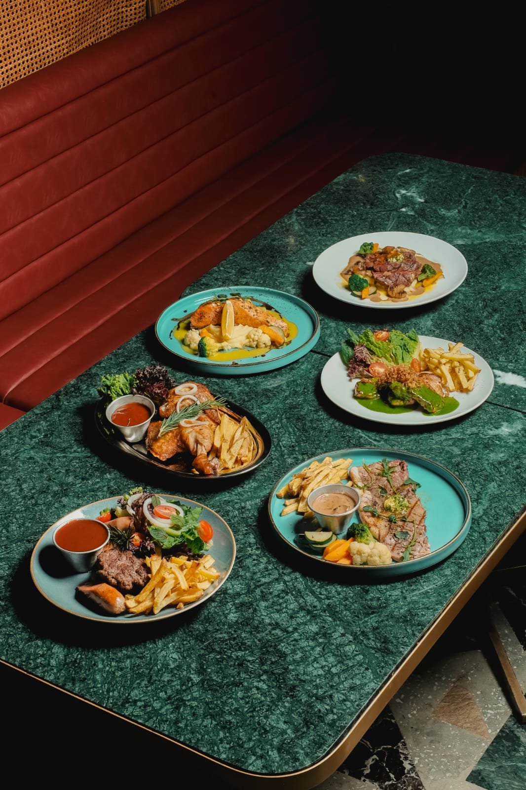 Tawarkan Menu Cita Rasa Indonesia, Asia-Western, Darjeeling dari Grup Maja Family Bisa jadi Destinasi Wajib Dikunjungi jika ke Bandung