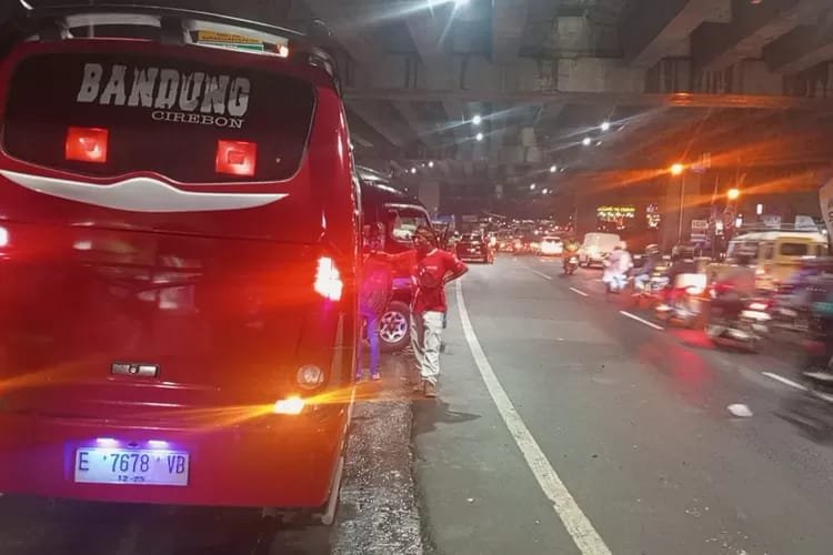 Jasad Bayi di bawah Flyover Cisumdawu Gegerkan Warga Cileunyi