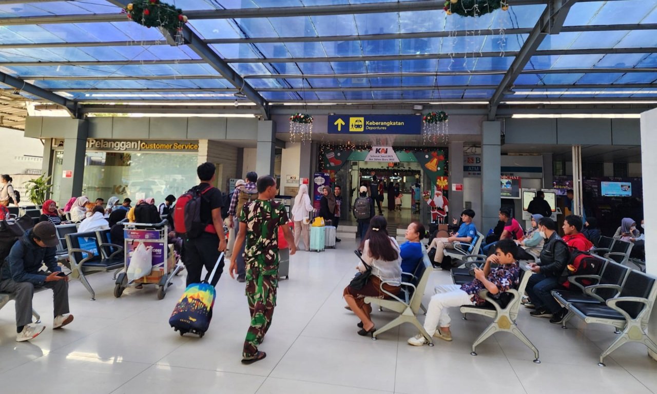 Selama Angkutan Nataru, 74 Ribu Penumpang Naik – Turun di Stasiun Kiaracondong
