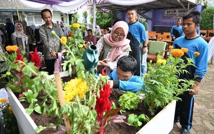 EWINDO, Departemen Agribisnis IPB dan SLB G YBMU Dorong Semangat Pertanian Inklusif bagi Siswa Berkebutuhan Khusus