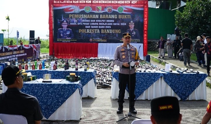 Polresta Bandung Musnahkan Belasan Ribu Miras dan Obat Terlarang