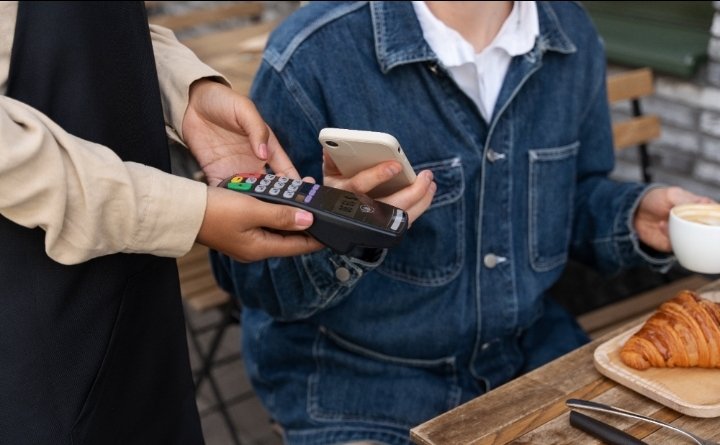 Nikmati Kemudahan Transaksi Digital di Loko Café dan Resto on Train Berkat Kolaborasi BRI dan KAI