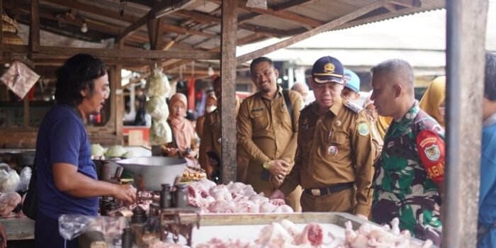 Pantau Harga Bahan Pokok, Asda Blusukan ke Pasar Baru Terminal Subang