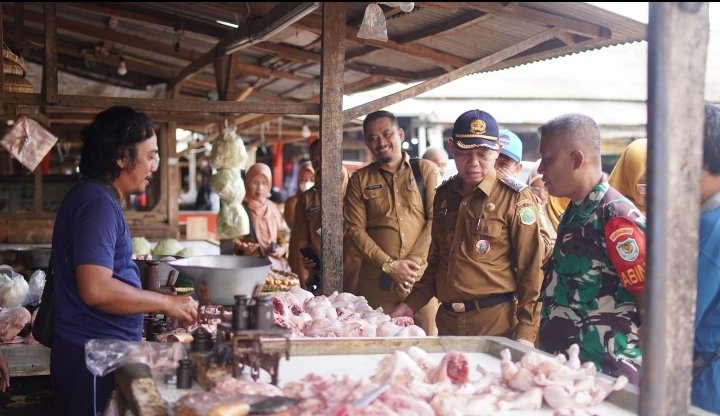 Pantau Harga Bahan Pokok, Asda Blusukan ke Pasar Baru Terminal Subang
