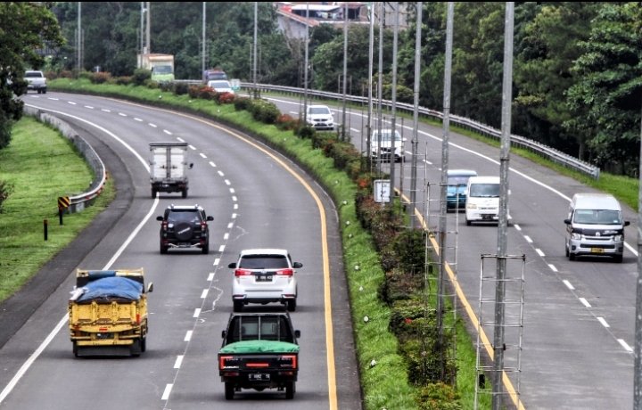 Libur Natal 2024, Lonjakan Volume Kendaraan di Ruas Tol Kota Bandung Capai 35,94 Persen