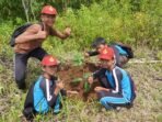 Edukasi Generasi Muda, PLN Ajak Siswa SDN Banjarsari Tanam Pohon pada Program Energizing Green Spaces
