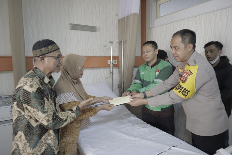 Solidaritas Polisi dan Driver Ojol, Bantu Korban Kekerasan