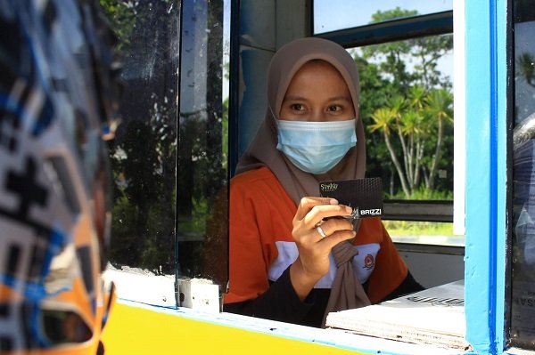 Bersiap Hadapi Periode Libur Nataru, BRI Bagikan Beragam Cara Praktis Top-Up Saldo BRIZZI