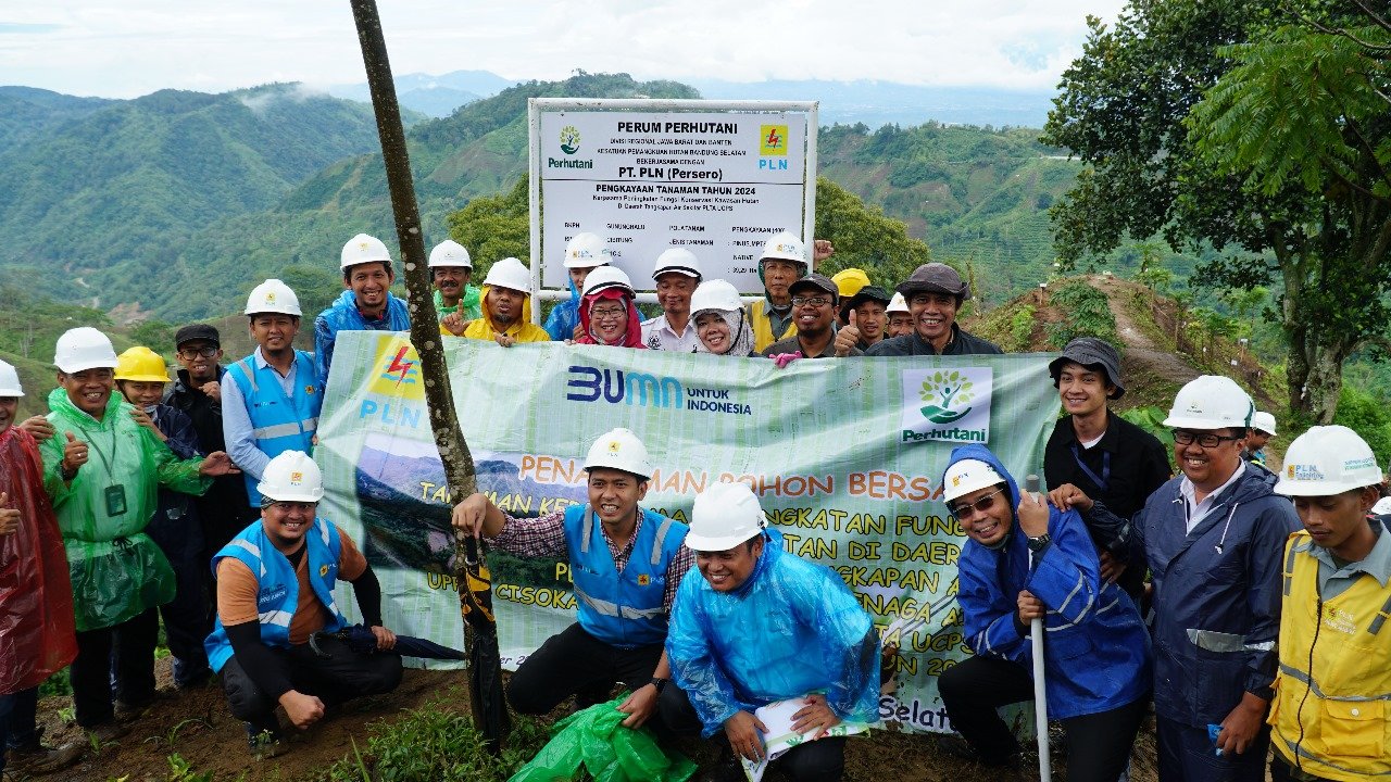 Lestarikan lingkungan, PLN Bersama Perhutani Tanam 106.236 Pohon di Sekitar Proyek PLTA Upper Cisokan