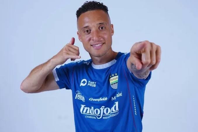 Persib Incar Pemain Asing, Siapa Terbuang?