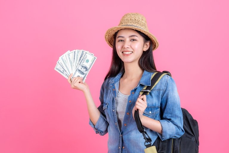 Liburan Nyaman dengan Debit BRI Multicurrency & BRImo
