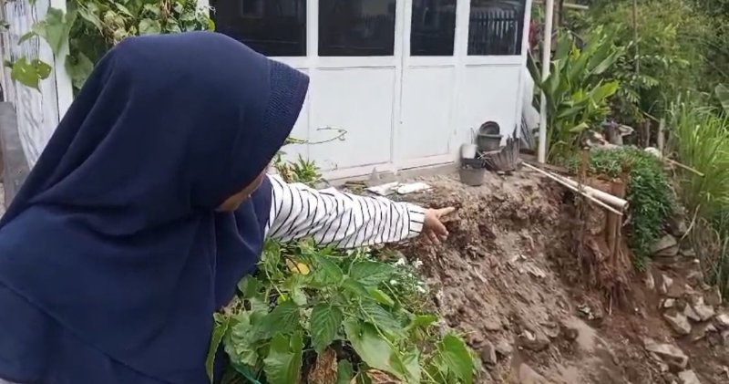 Khawatir Longsor Susulan, Warga Padalarang Terdampak TPT Ambruk Berharap Bantuan Pemerintah
