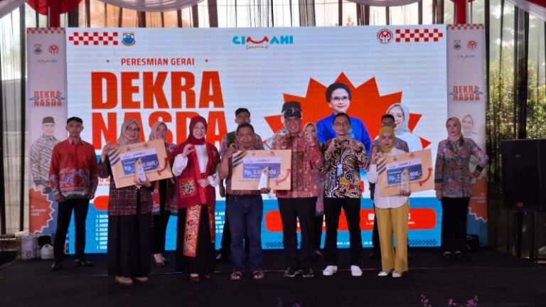 Gerai Dekranasda Kota Cimahi Diresmikan, Dicky Saromi Optimistis Pelaku UMKM Tumbuh dan Berkembang