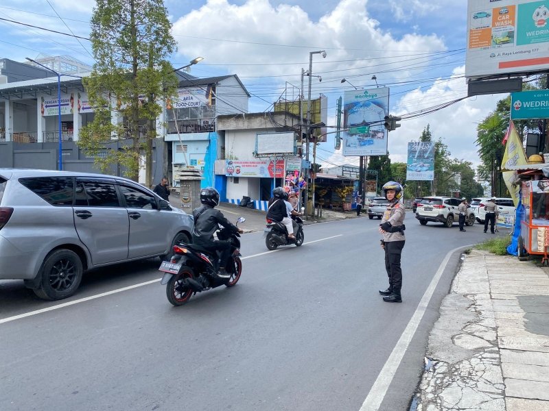 Lalulintas Kawasan Lembang Sempat Padat