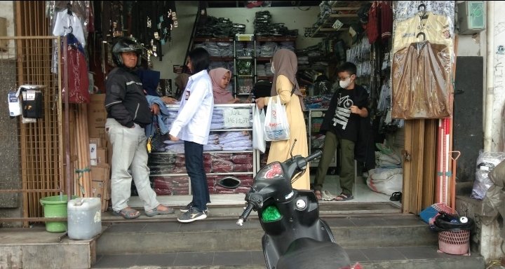 Libur Sekolah Akan Usai, Taman Lalu Lintas Bandung Ramai, Toko Seragam Sepi Pembeli
