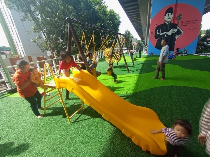 Serunya Bermain di Ruang Terbuka Khusus Anak Kawasan Taman Film, Tamansari, Kota Bandung, Ini Potret Keceriaan Anak Bangsa