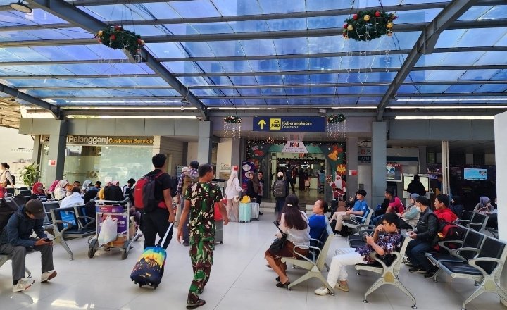 Daop 2 Bandung Sampaikan Terima Kasih Kepada 676 Ribu Pelanggan yang Menggunakan Kereta Api Selama Liburan Nataru 2024/2025