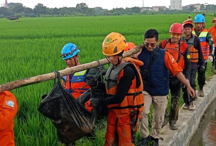 Tiga Hari Dicari Usai Terseret Arus, Tim SAR Temukan Pemancing Asal Karawang dalam Kondisi Meninggal di Sungai Cilamaya Subang