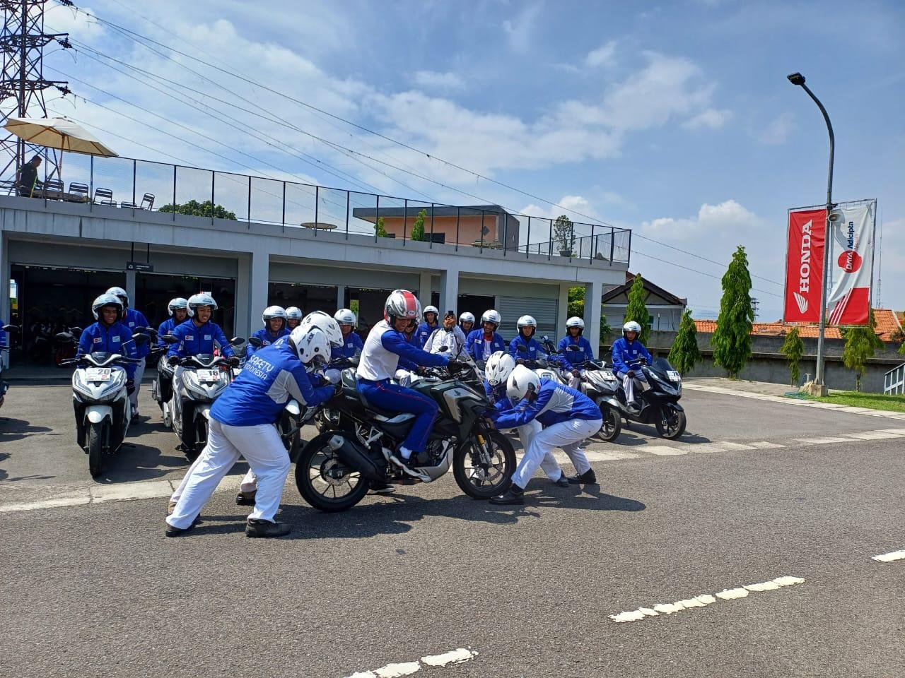 Berkendara Aman dengan Teknik Pengereman yang Efektif