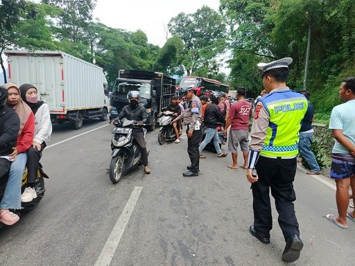 Polisi Gerak Cepat Tangani Kejadian Laka Lantas di Garut