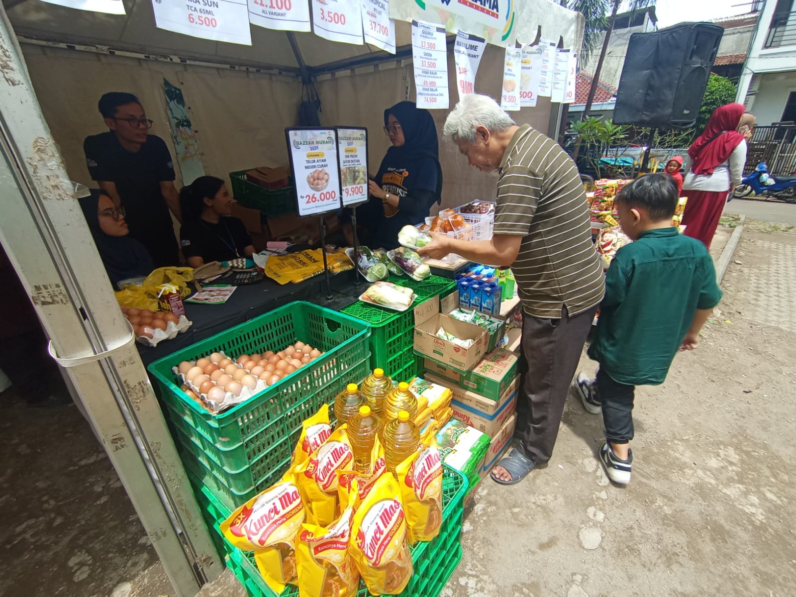 Intip Serunya Bazar Murah 2025 Disdagin Kota Bandung di Lapangan Nilem