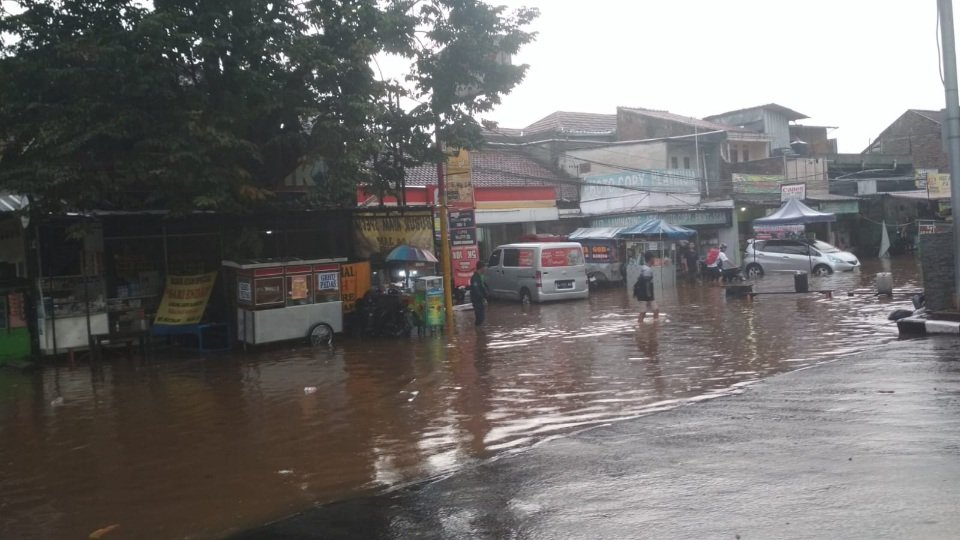 Banjir Rendam Ruas Jalan di Kab Bandung, Lalu Lintas Terganggu