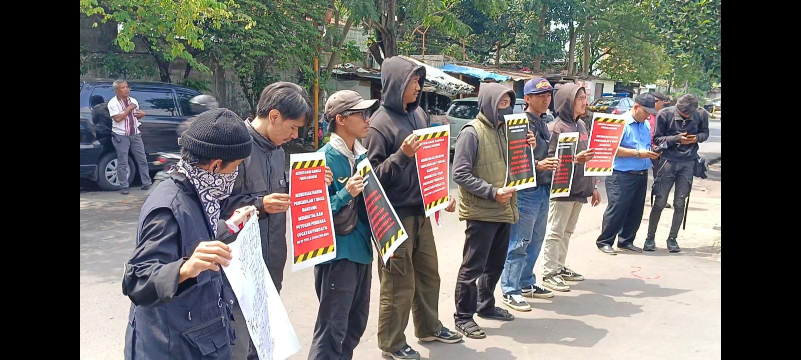 Sorot Kinerja Hakim, Sejumlah Massa Demo di PN Bandung