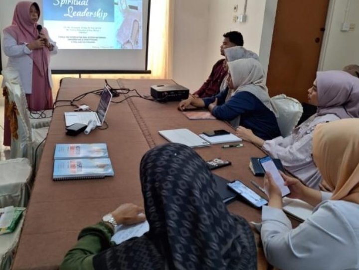 Layak Diacungi Jempol, Universitas Alifah Padang Gelar Pengabdian di RSU Aisyiyah, Berbagi Ilmu untuk Tingkatkan Kinerja Perawat, Ini Buktinya