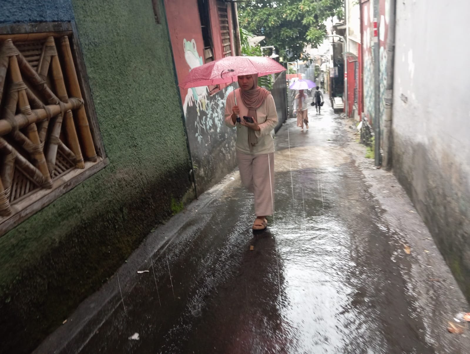 Cuaca Bandung Raya Berawan dengan Potensi Hujan Lebat