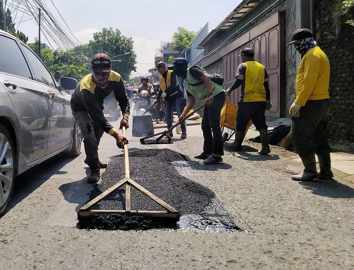 Genjot Perbaikan Jalan Demi Kenyamanan Warga