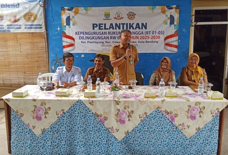 Pelantikan Kepengurusan RT 01 – RT 05 di RW 08 Tahun 2025 – 2030 Kelurahan Pasirlayung Kecamatan Cibeunying Kidul Kota Bandung Berlangsung Khidmat