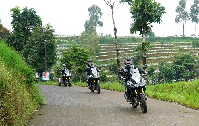 Keselamatan Berkendara Motor di Berbagai Kondisi Cuaca