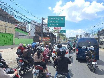 Hari H Lebaran 1446 Hijriyah, Arus Lalu Lintas di Padalarang Bandung Barat Terpantau Padat